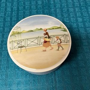 Jewelry dish with lid